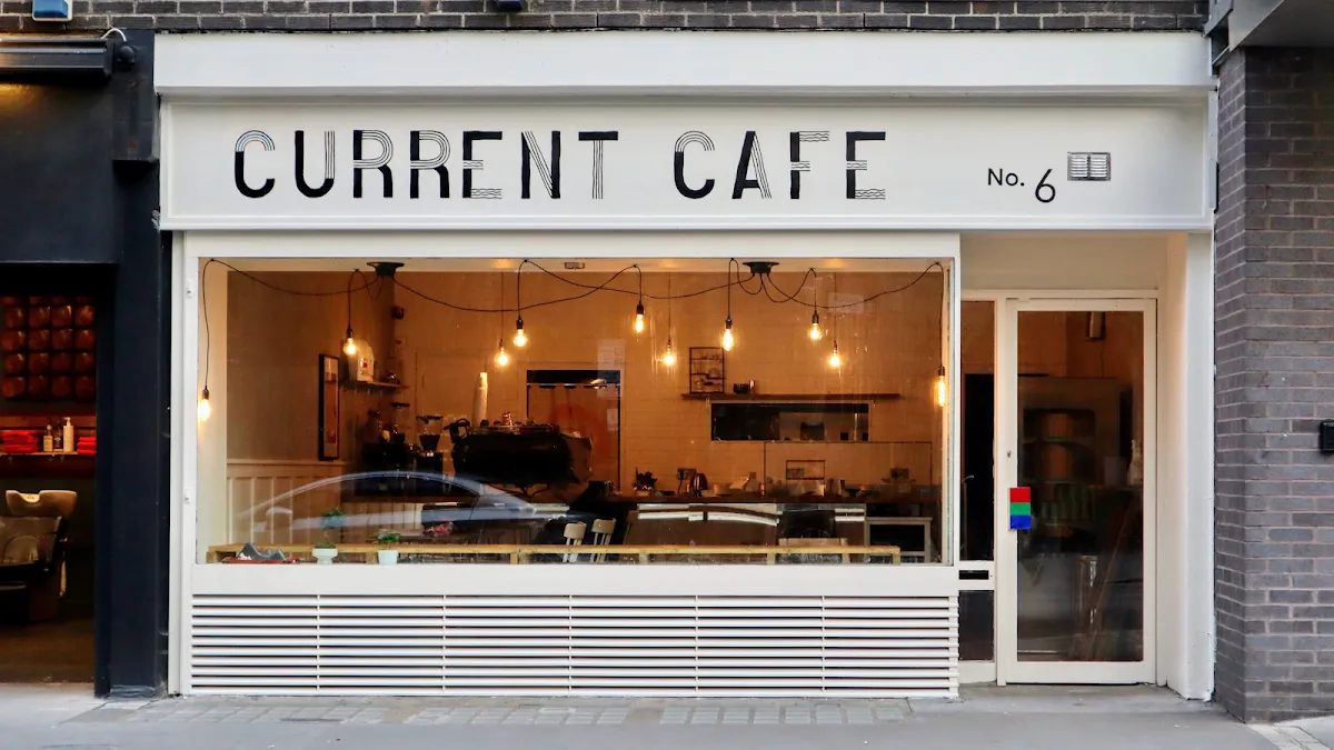 BookNoFees: カフェ – Current Cafe – London – Current Cafe、写真1
