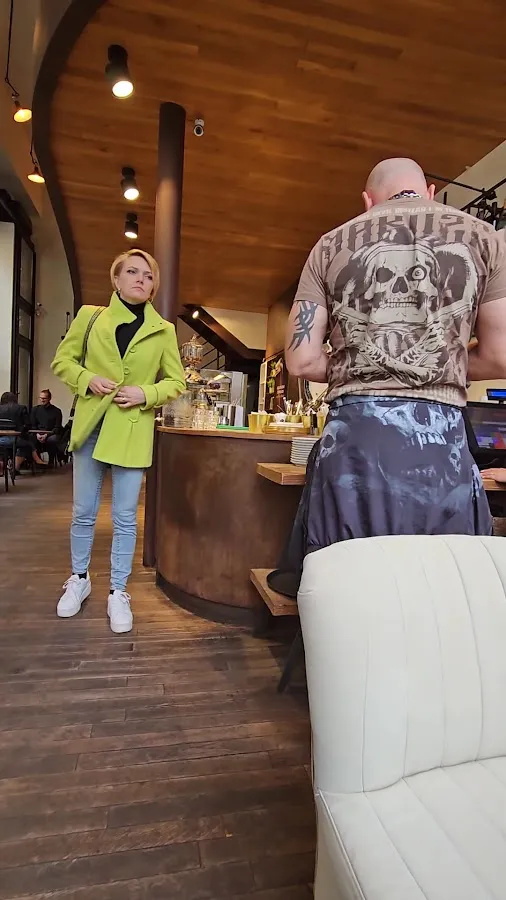 BookNoFees: カフェ – Mondieu – Bratislava – なんてことでしょう、写真3