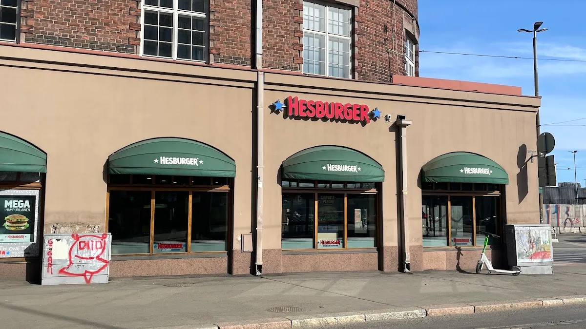 BookNoFees: スナックバー – Hesburger – Helsinki – Hesburger、写真1