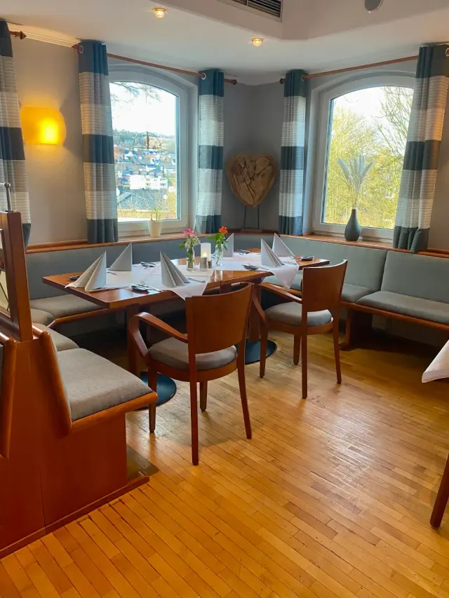 BookNoFees: レストラン – Hotel-Restaurant Wilhelmshöhe – Neuenrade – Hotel-Restaurant Wilhelmshöhe、写真3