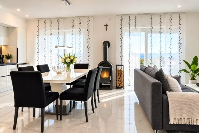 BookNoFees: Auszeit-Vodice Apartment 2：バルコニーと海の眺め付きです – Vodice