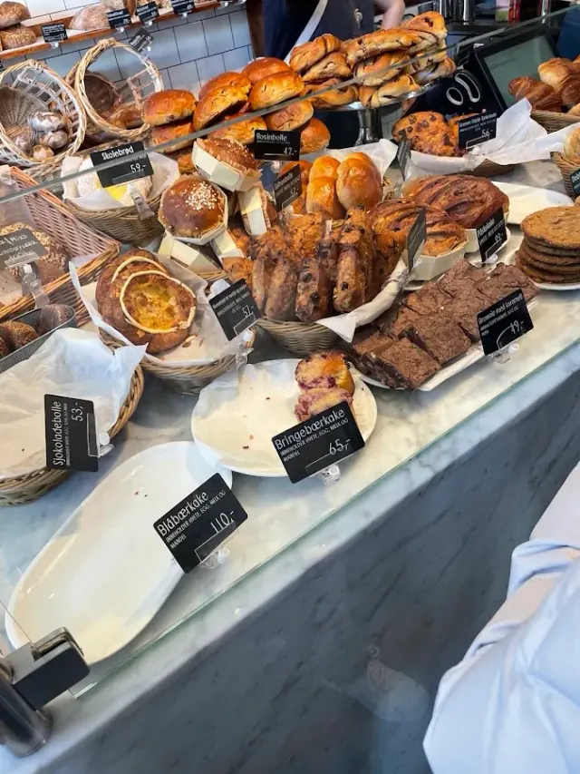 BookNoFees: カフェ – Åpent Bakeri – Oslo – Åpent Bakeri、写真2