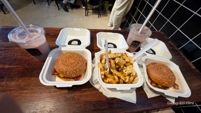 BookNoFees: スナックバー – Bleecker – London – Bleecker、写真2