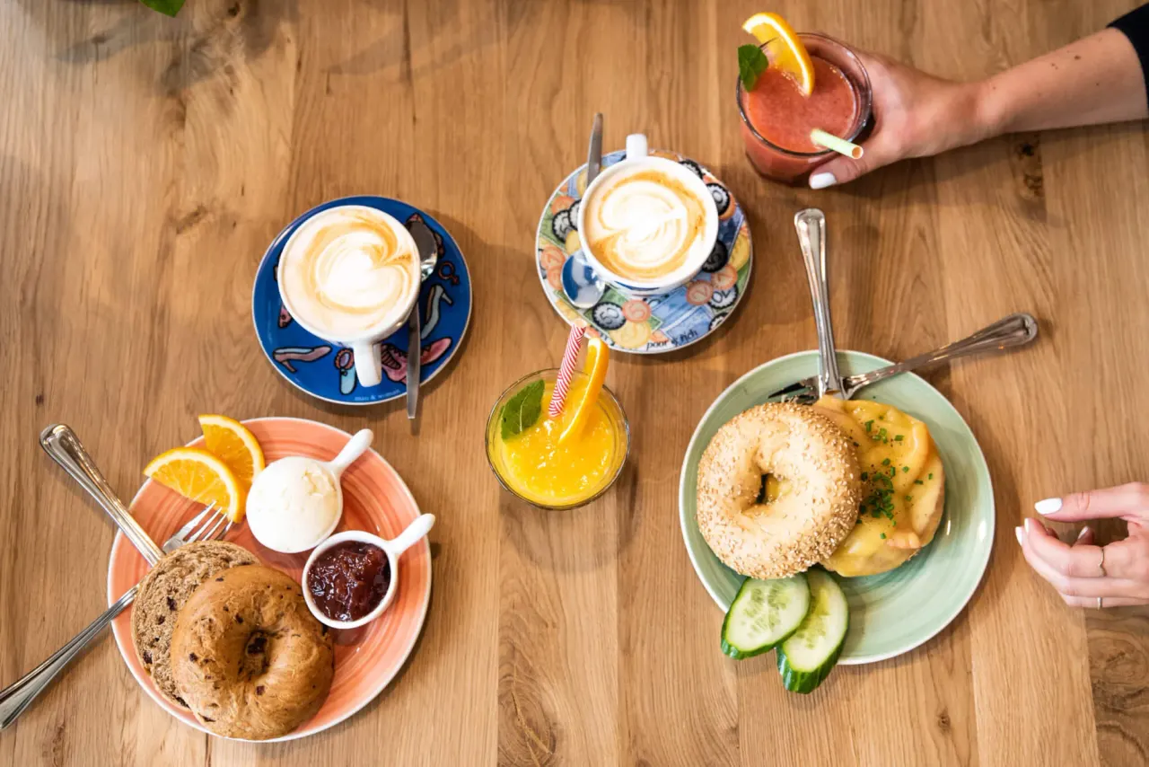 BookNoFees: カフェ – Bagels & Beans – Amsterdam – Bagels & Beans、写真1