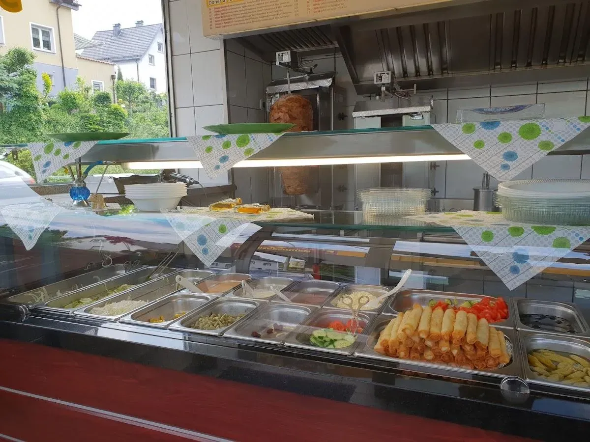 BookNoFees: スナックバー – Schmeckt Lecker Imbiss – Meschede-Freienohl – Schmeckt Lecker Imbiss、写真1