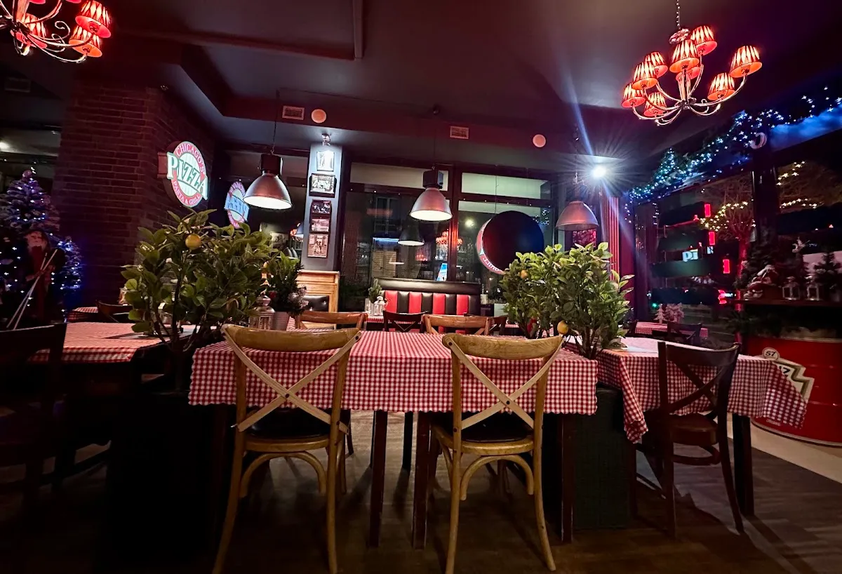 BookNoFees: レストラン – Chicago's Pizza – Warsaw – Chicago's Pizza、写真1