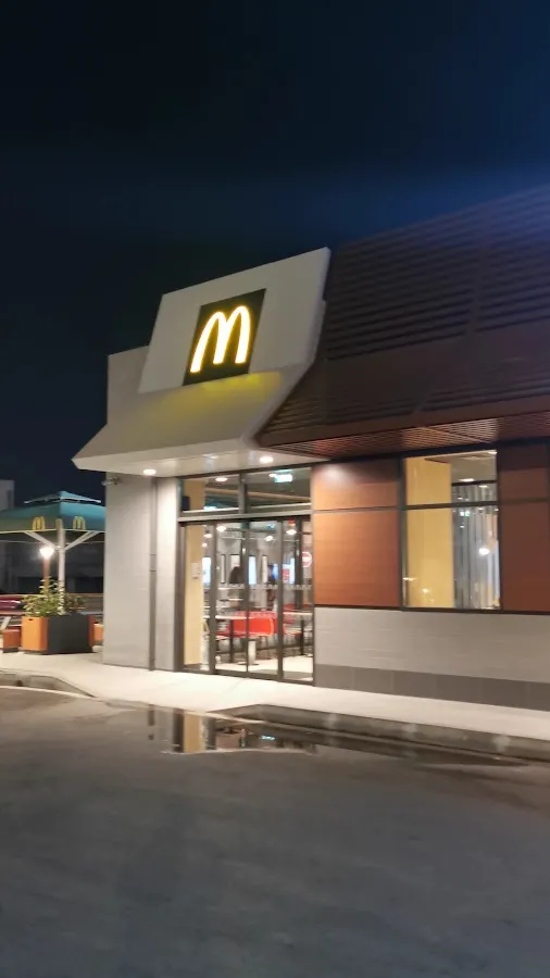 BookNoFees: スナックバー – McDonald's – Athens – マクドナルド、写真3
