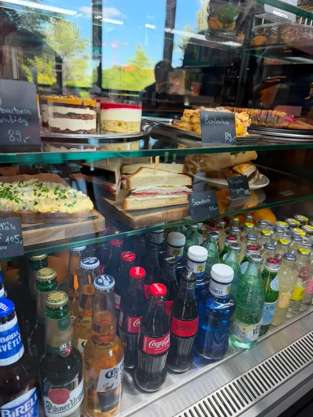 BookNoFees: カフェ – Bellčafe – Prague – Bellčafe、写真2