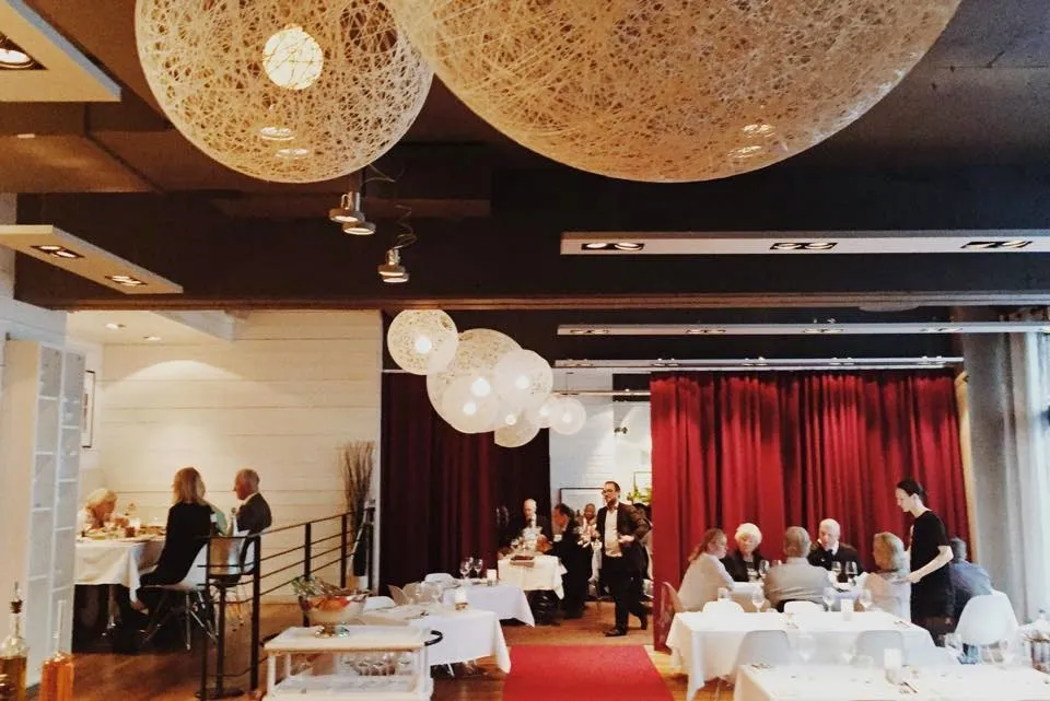 BookNoFees: レストラン – Brasserie Mares – Oslo – ブラッスリー・マレス、写真1