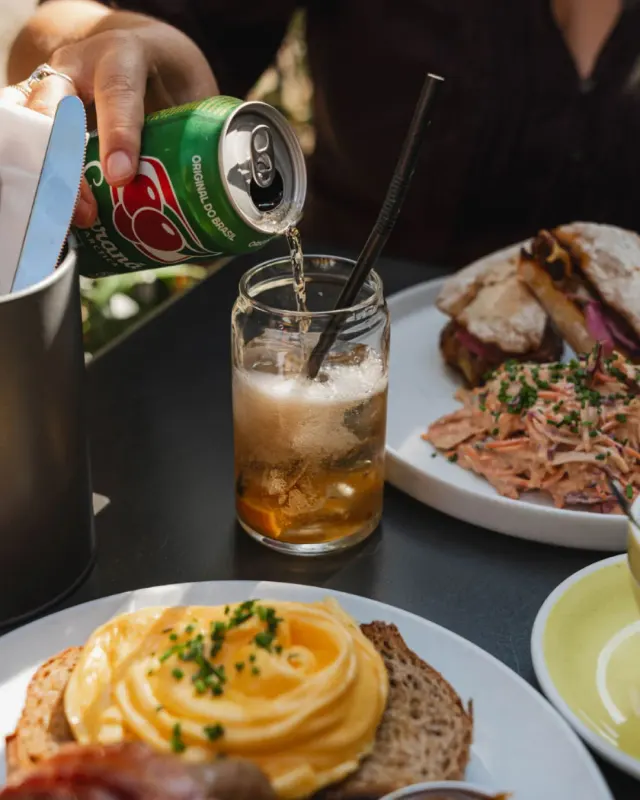 BookNoFees: カフェ – Bakers and Roasters – Amsterdam – ベイカーズ・アンド・ロースターズ、写真2