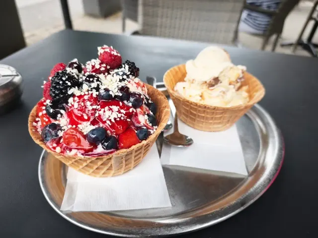 BookNoFees: レストラン – Ankays Eiscafé – Freudenberg – Ankays Eiscafé、写真2
