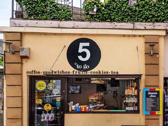 BookNoFees: カフェ – 5 to go – Bucharest – 5 to go、写真2