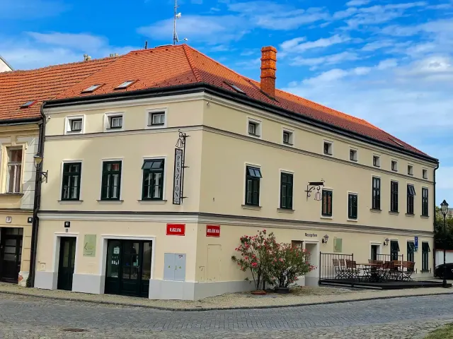 BookNoFees: Znojmoの民泊・貸別荘 – レジデンス・ズヴォン