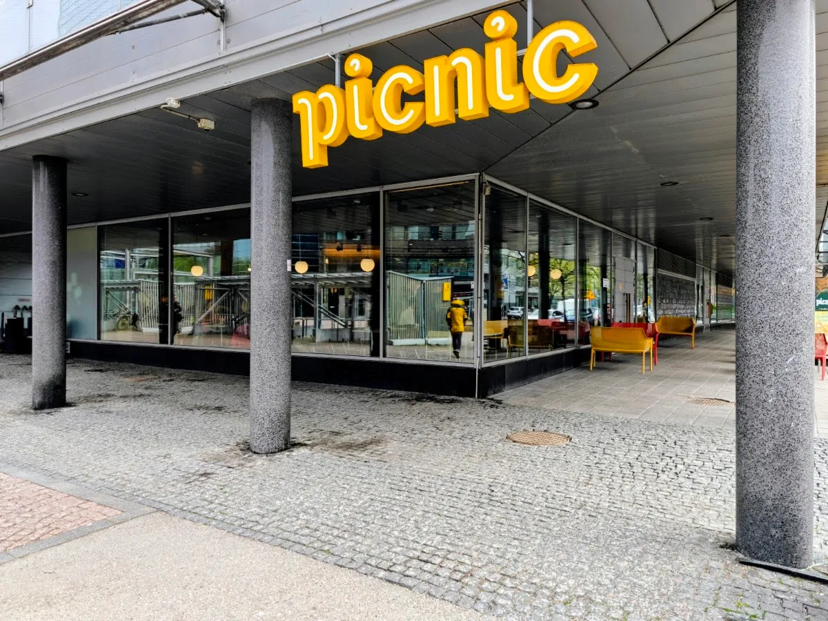 BookNoFees: カフェ – Picnic Ruoholahti – Helsinki – ルオホラハティでのピクニック、写真1