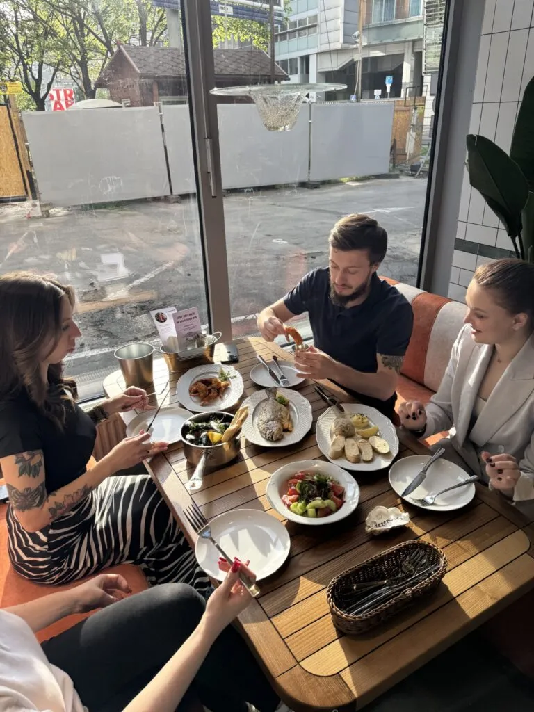 BookNoFees: レストラン – Černomorka – Prague – Černomorka、写真1