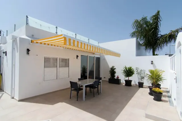 BookNoFees: Casa Kriki 専用バンガロー、Holycan施設内の屋上テラス付き – Playa Del Ingles