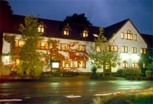 BookNoFees: レストラン – Hotel-Restaurant Spitze Warte – Rüthen – Hotel-Restaurant Spitze Warte、写真3
