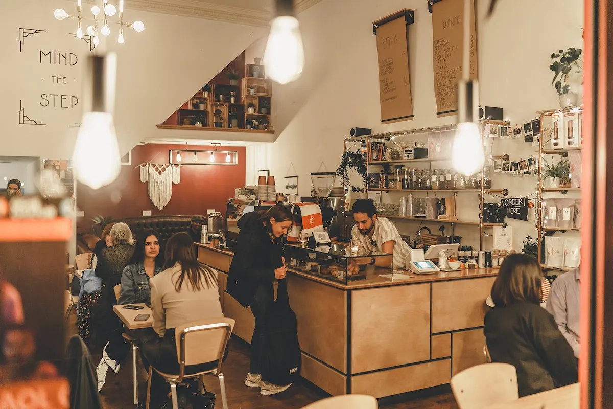 BookNoFees: カフェ – Mind The Step – Dublin – Mind The Step、写真1
