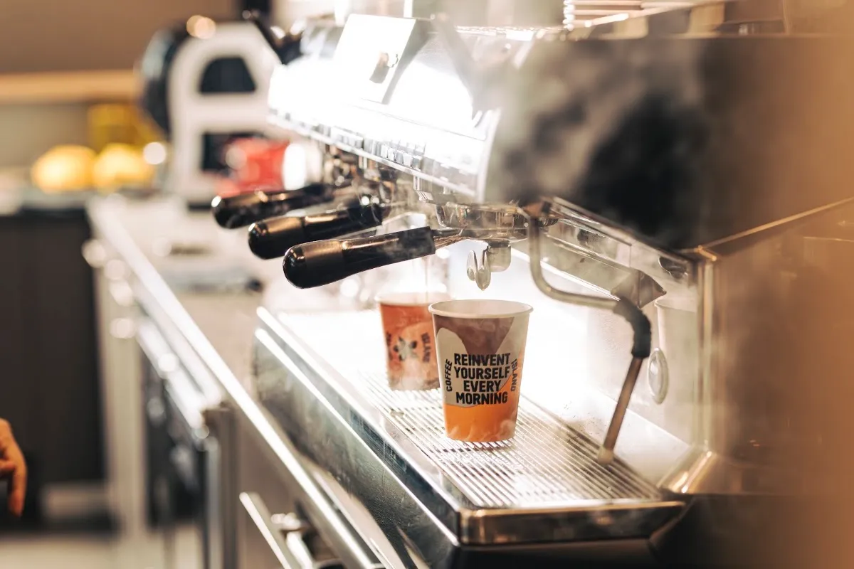 BookNoFees: カフェ – Coffee Island – Athens – Coffee Island、写真1