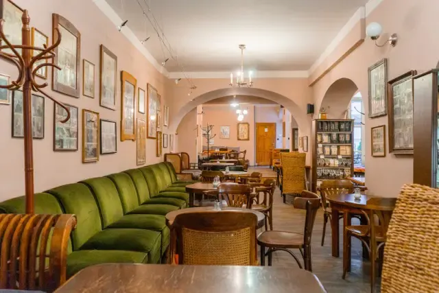 BookNoFees: カフェ – Choco-Café U Červené židle – Prague – ショコカフェ・U・チェルヴェネー・ジドレ、写真1