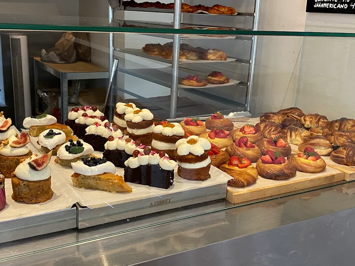 BookNoFees: カフェ – Way Bakery – Helsinki – Way Bakery、写真1
