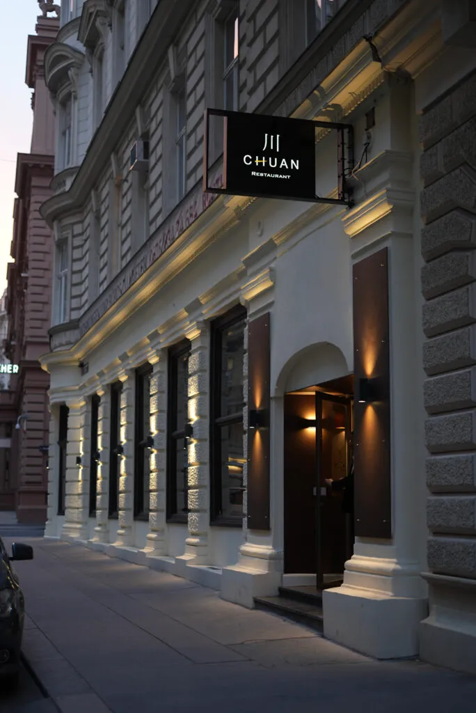 BookNoFees: レストラン – Chuan – Vienna – Chuan、写真1