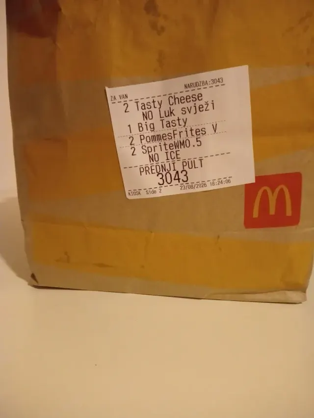 BookNoFees: スナックバー – McDonald's – Zagreb – マクドナルド、写真2