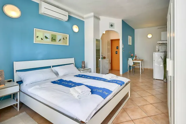 BookNoFees: 2名用の無線インターネット付きスタジオ – Pula