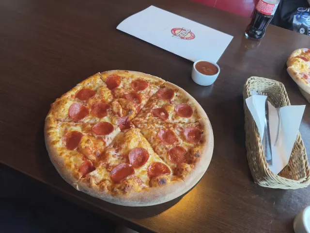 BookNoFees: レストラン – Chicago's Pizza – Warsaw – Chicago's Pizza、写真2