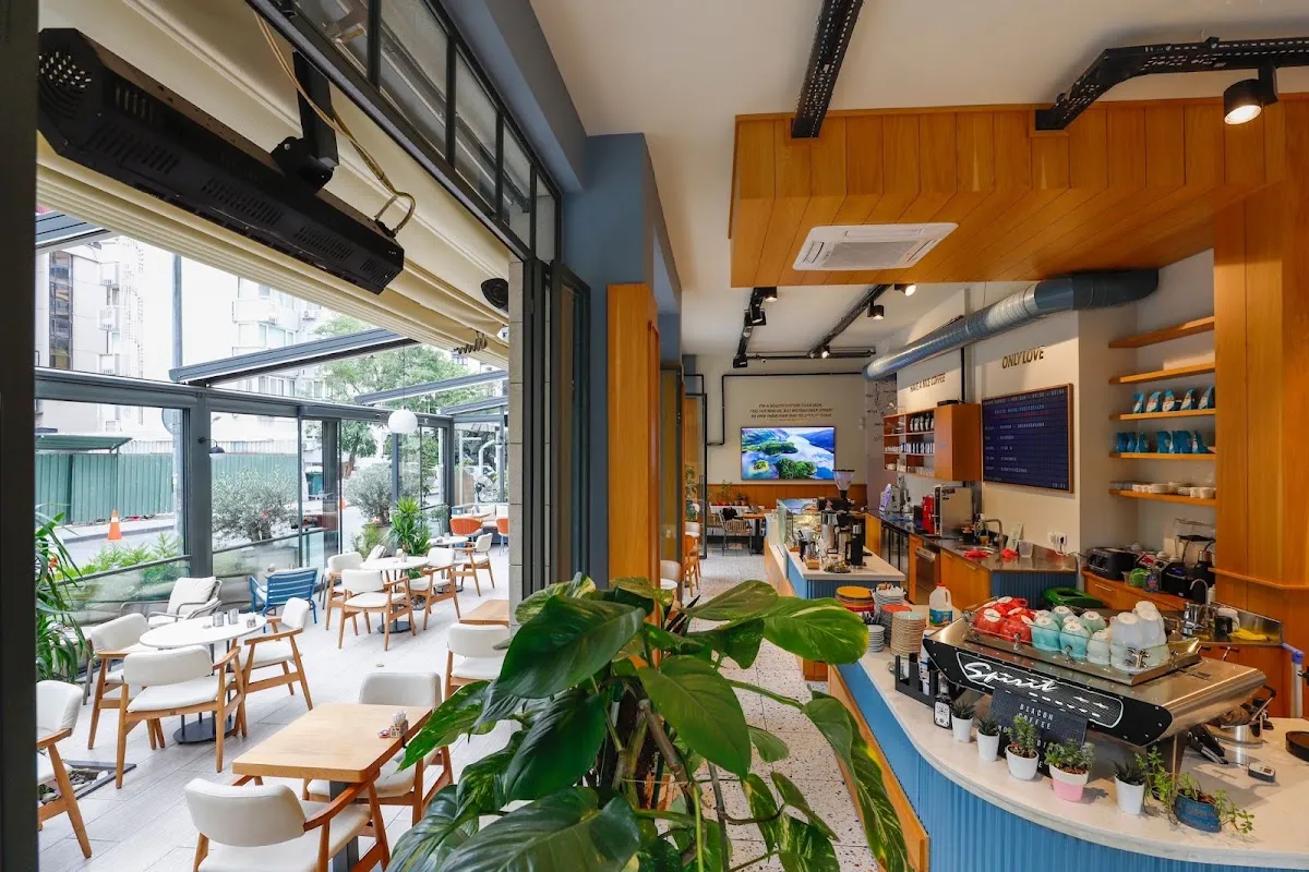 BookNoFees: カフェ – Beacon Coffee – Istanbul – Beacon Coffee、写真1