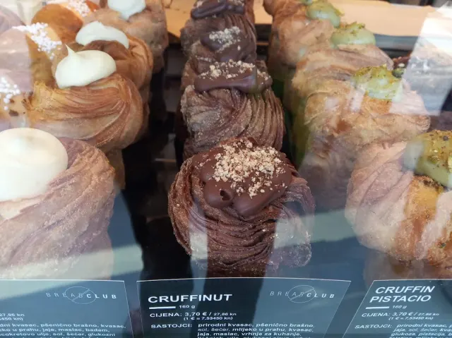 BookNoFees: ベーカリー – Bread club – Zagreb – パンクラブ、写真2