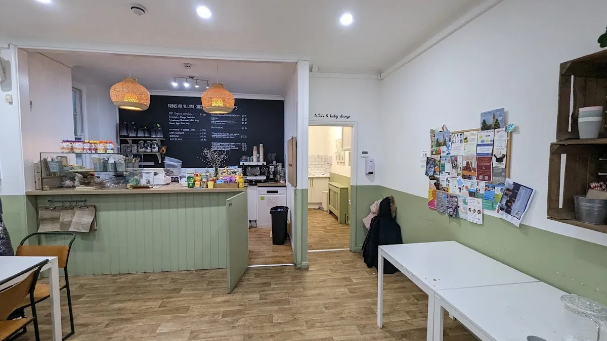 BookNoFees: カフェ – Apple Tree Children’s Cafe – London – アップルツリー・チルドレンズ・カフェ、写真1